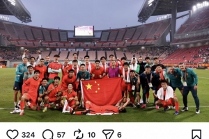 书写历史!于大宝社媒晒U23国足赛后合影,前归化国脚阿兰点赞